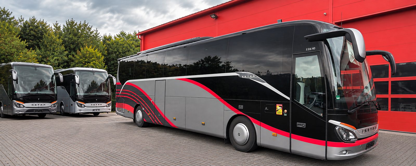Setra Omnibus vor der Halle der Generalvertretung